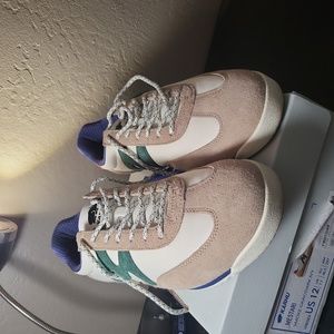 Karhu sneakers,  excellent condition..